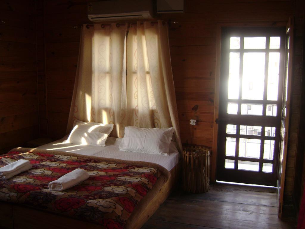 Akash Continental Otel Rishīkesh Dış mekan fotoğraf
